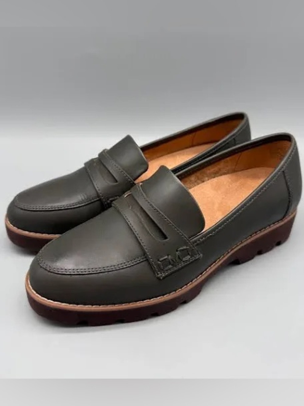 Vionic Cheryl II Women's Olive Green Penny Loafers Size 9.5